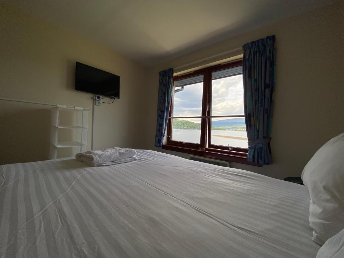 Waterfront Lodge - Accommodation Only フォート・ウィリアム エクステリア 写真